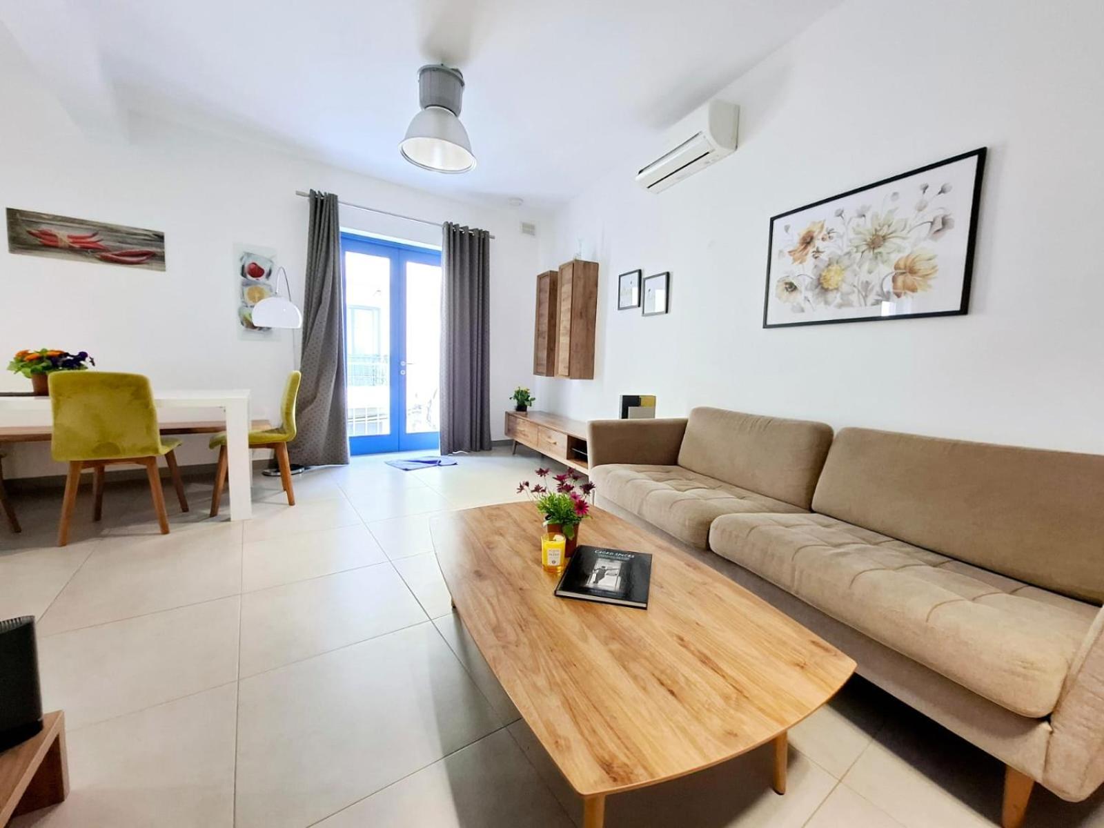 V86 - Balluta Old College Sliema